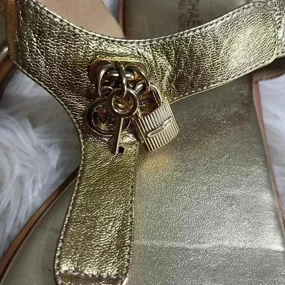 MICHAEL Michael Suki Charms Thong Sandals Gold Metallic Size 7.5 - Picture 3 of 8